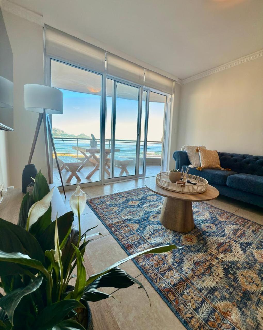 Apartment Beautiful 2 Bedroom With Ocean Views, Bloubergstrand