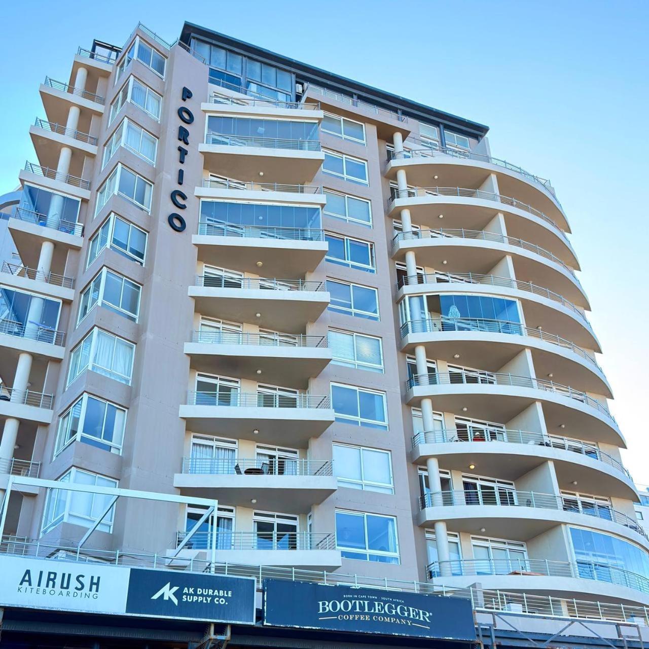 Beautiful 2 Bedroom With Ocean Views, Bloubergstrand * Cape Town